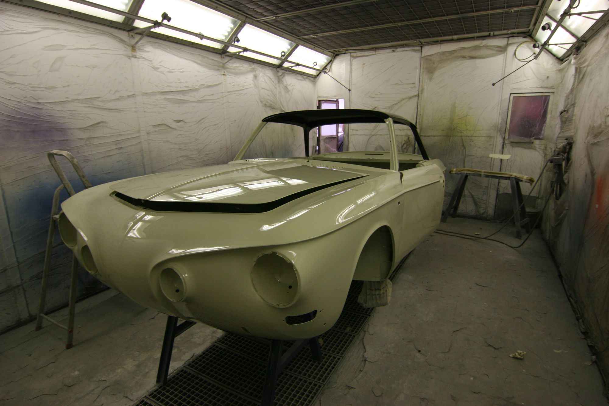 Backgound image of Karmann_Ghia_lackiert2.JPG