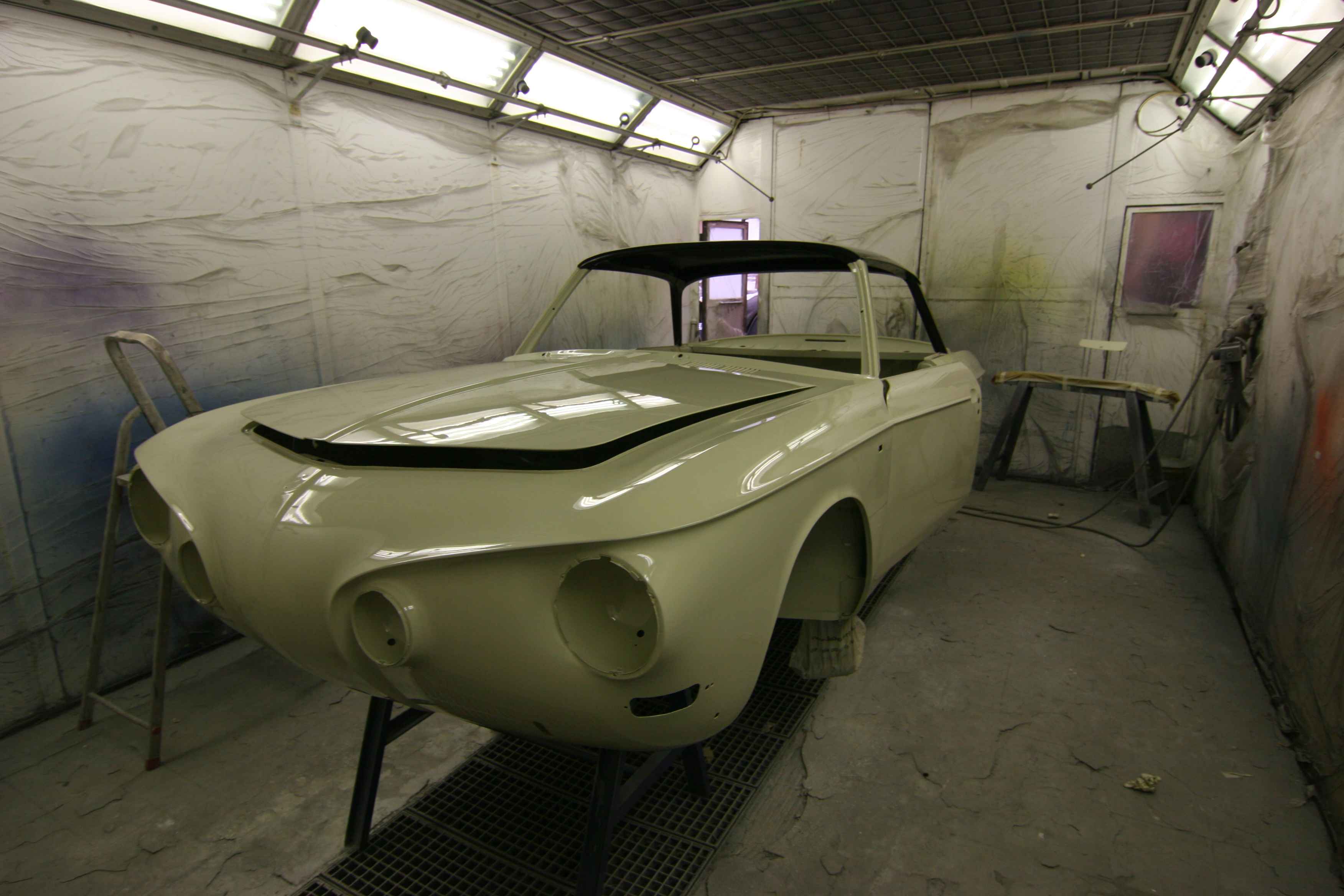 Backgound image of Karmann_Ghia_lackiert2.JPG